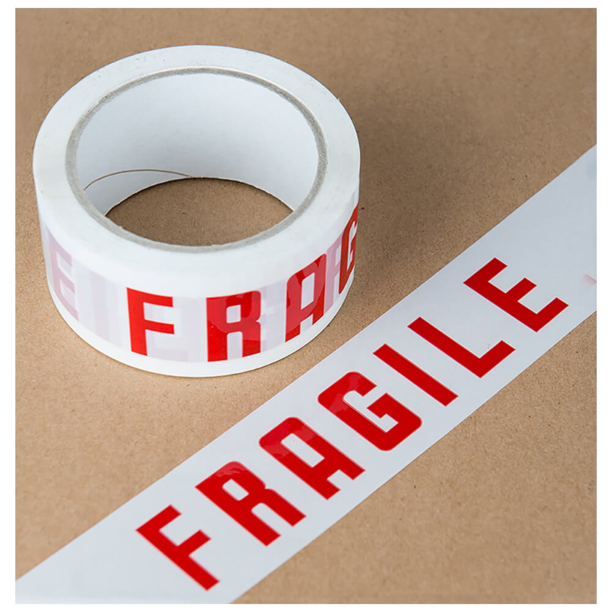 Banda adezivă industrială personalizată cu text FRAGIL - Protecție sigură pentru coletul tău