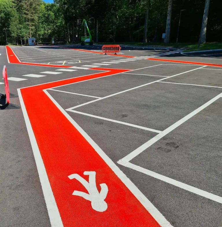 Marcaje cu vopsea pentru parcari