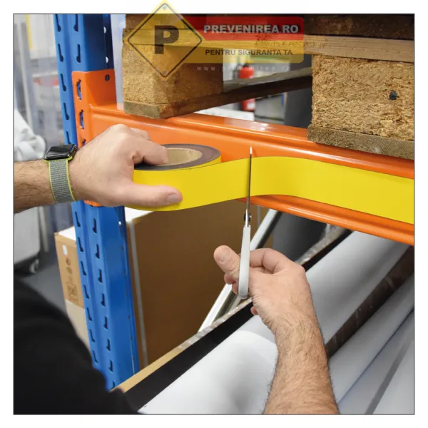 Bandă Magnetică Industrială cu Semne și Stickere Personalizate pentru Siguranță și Organizare