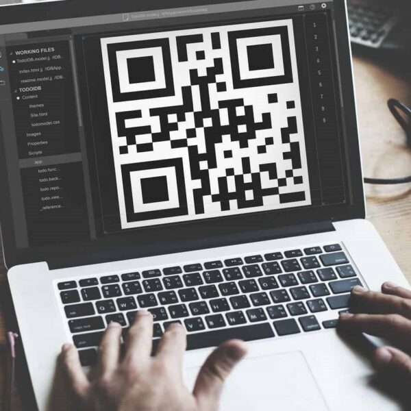 Etichete și Stickere QR personalizate pentru Logistică și Producție