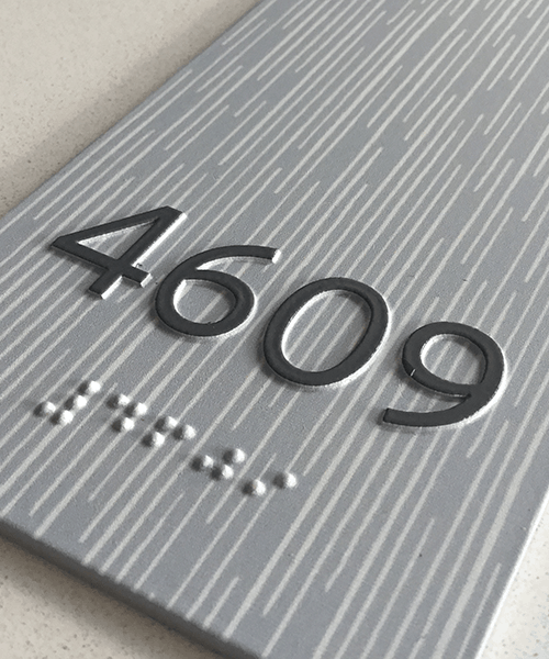 PLĂCUȚĂ BRAILLE TACTILĂ - APLICABILITATE COMPLETĂ ÎN INSTITUȚII PUBLICE ȘI PRIVATE