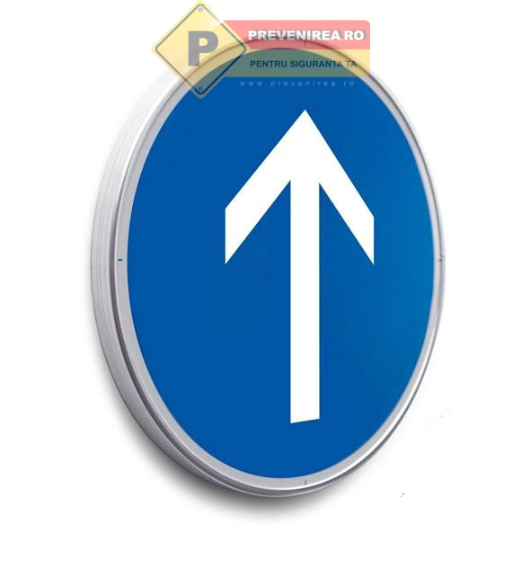 Indicatoare direcție înainte - semne rutiere vizibile și conforme pentru trafic organizat