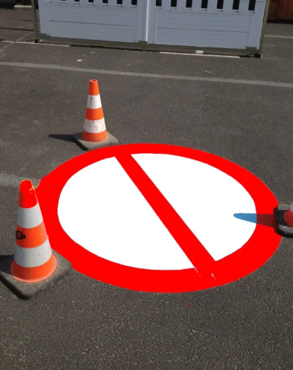 Marcaj cu simbol  parcare interzisa