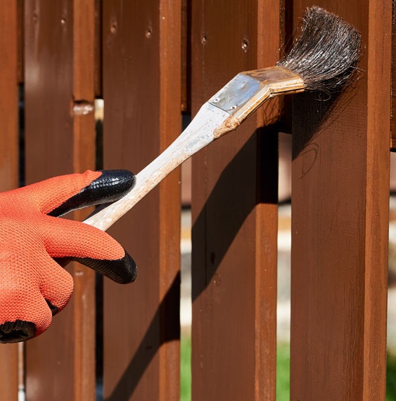 Serviciu pentru vopsitorie garduri din lemn