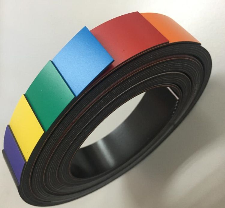 Banda Magnetică Reflectorizantă Industrială - Siguranță și Vizibilitate Profesională