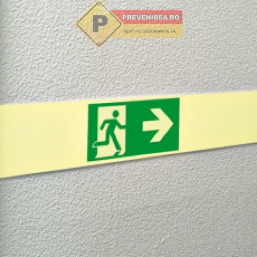 Bandă de orientare fotoluminiscentă cu semne de ieșire și evacuare - Ideală pentru clădiri comerciale și industriale