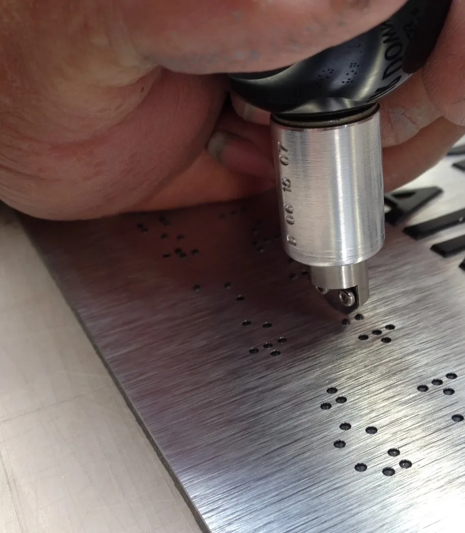 Placuta din aluminiu pentru fumatul interzis