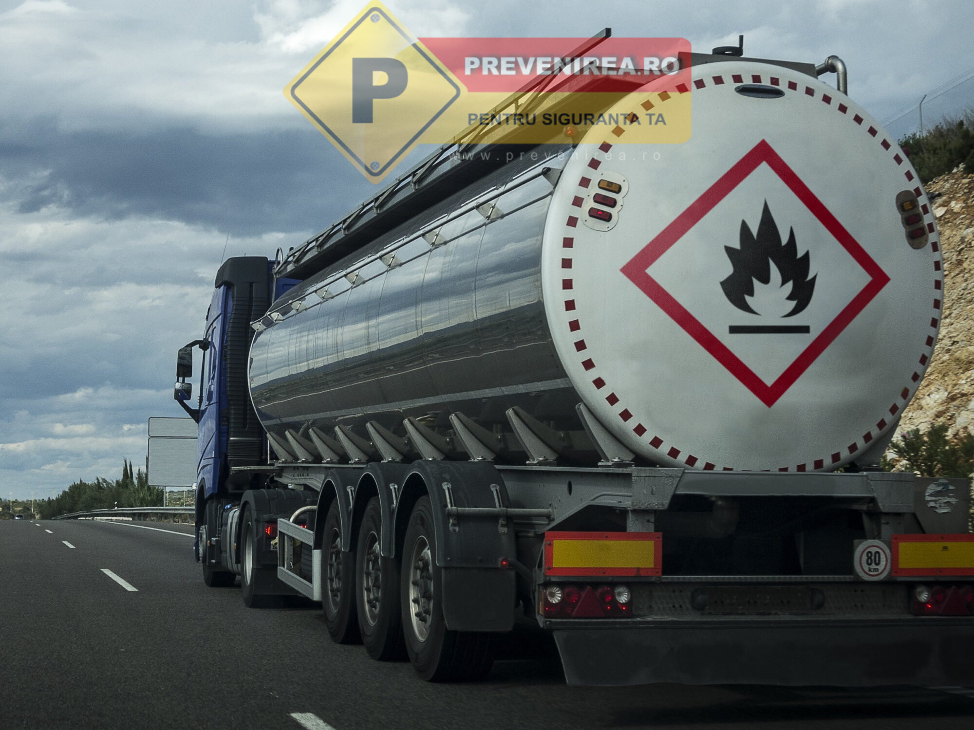 Etichetă 1.1 Pericol de Explozie - Siguranță și Conformitate pentru Transportul și Depozitarea Materialelor Periculoase